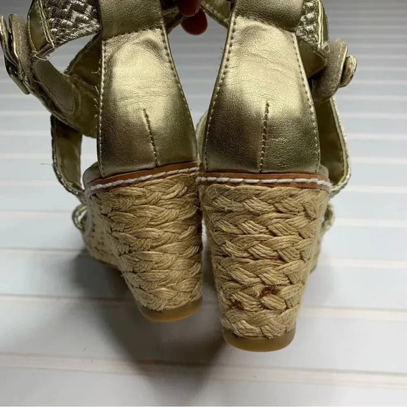 Stuart Weitzman Alex Crochet Wedge Sandal in Gold - Picture 9 of 10